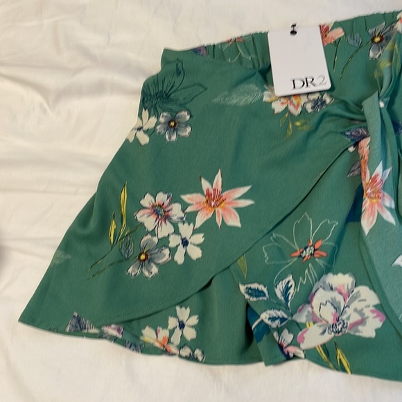Green floral skirt, dress size extra small with tags - Picture 2 of 6